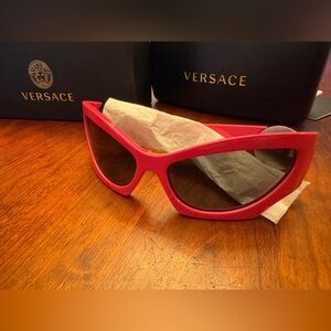 Versace Pink Cat Eyes Sunglasses NIB all inclusive